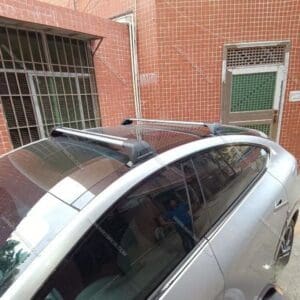 תקריב של גגון XPENG G6/G9 מחובר בצורה יציבה