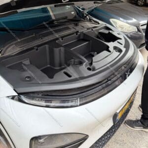 תא קדמי עם חלוקה פנימית ל־XPENG G6